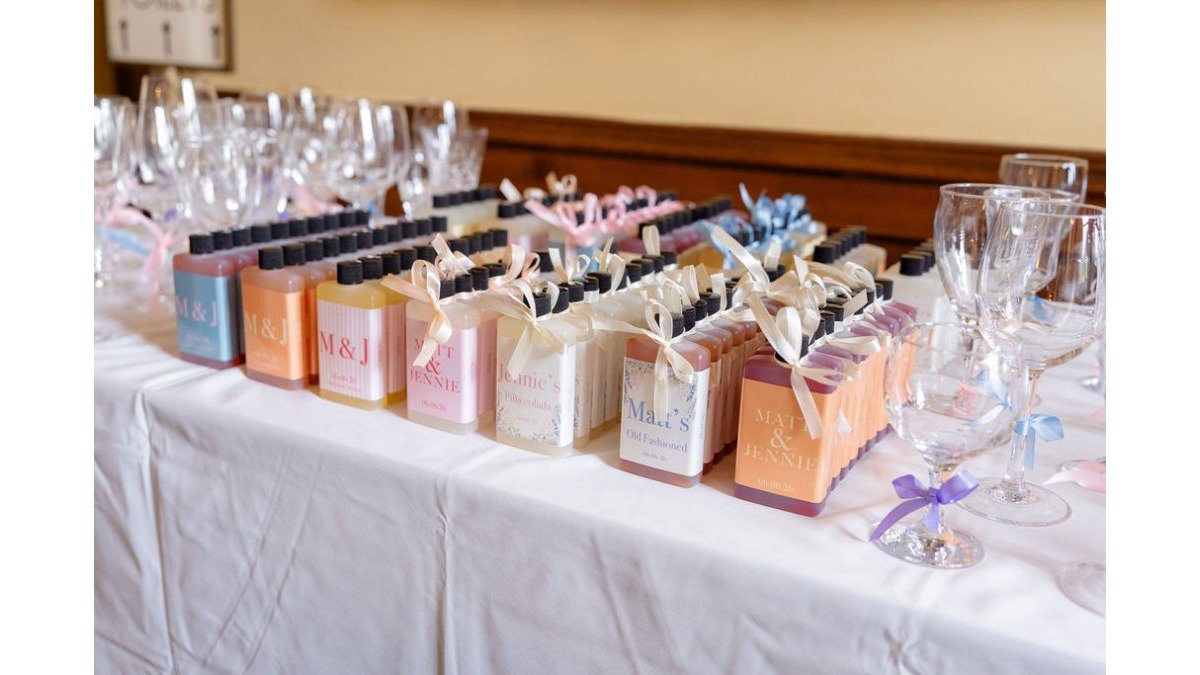Luxury Cocktail Gift Sets for Wedding Favors: 2026 Guide